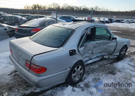 2002 Mercedes-Benz E 320 Special Edition z USA, uszkodzony, nr VIN WDBJF65J02B500155